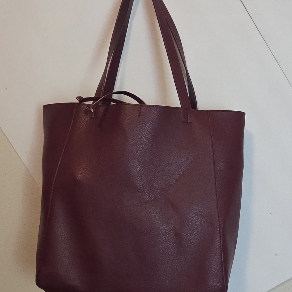Elegant Burgundy Leather Tote Bag